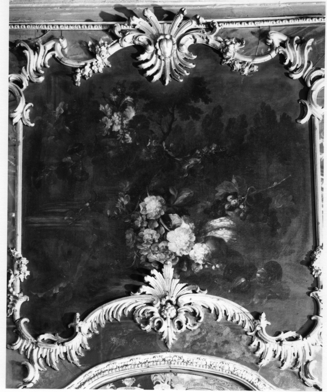 natura morta con fiori e frutta (sovrapporta, opera isolata) di Rapous Michele Antonio Giuseppe (terzo quarto sec. XVIII)