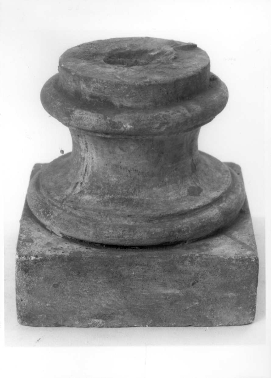 piedistallo, opera isolata - bottega piemontese (sec. XIX)