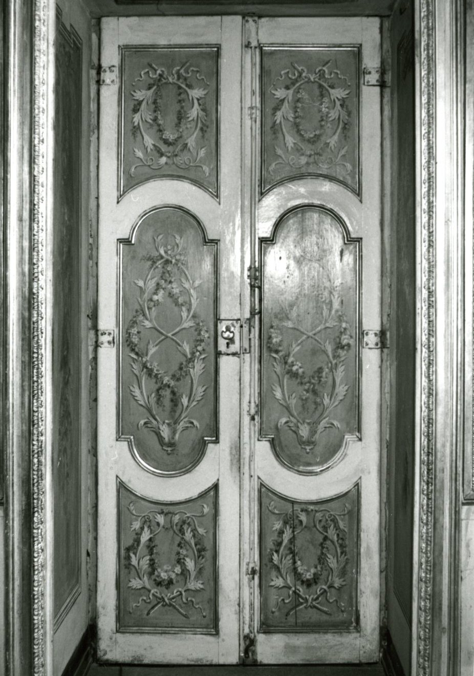 motivi decorativi vegetali (porta - a due battenti) di Marini Leonardo (ultimo quarto sec. XVIII)