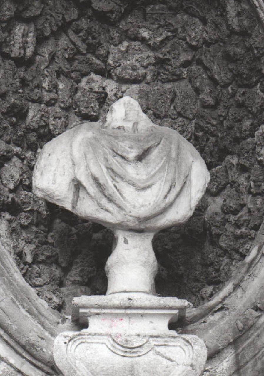 busto maschile togato (busto, elemento d'insieme) - ambito luganese (terzo quarto sec. XVII)