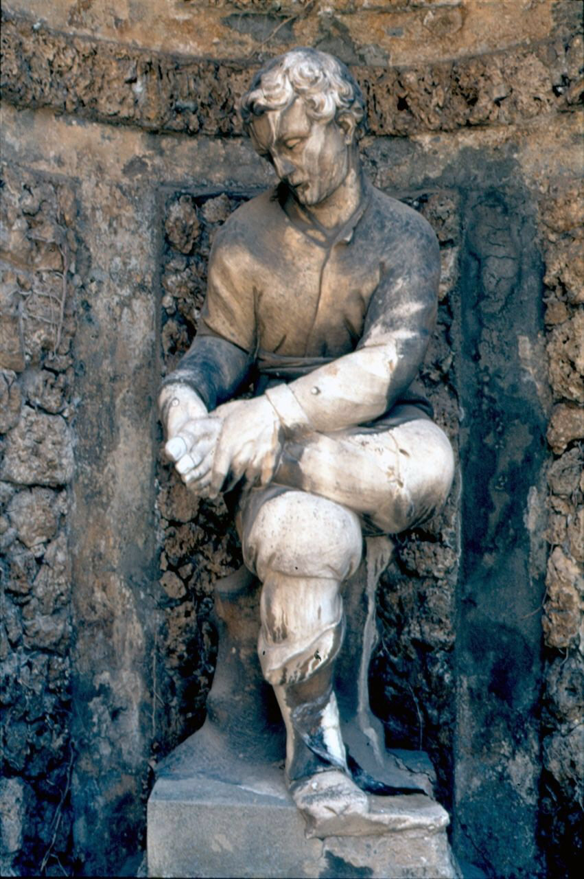 figura maschile che si estrae una spina dal piede (spinario) (statua, elemento d'insieme) - ambito piemontese (sec. XVII)