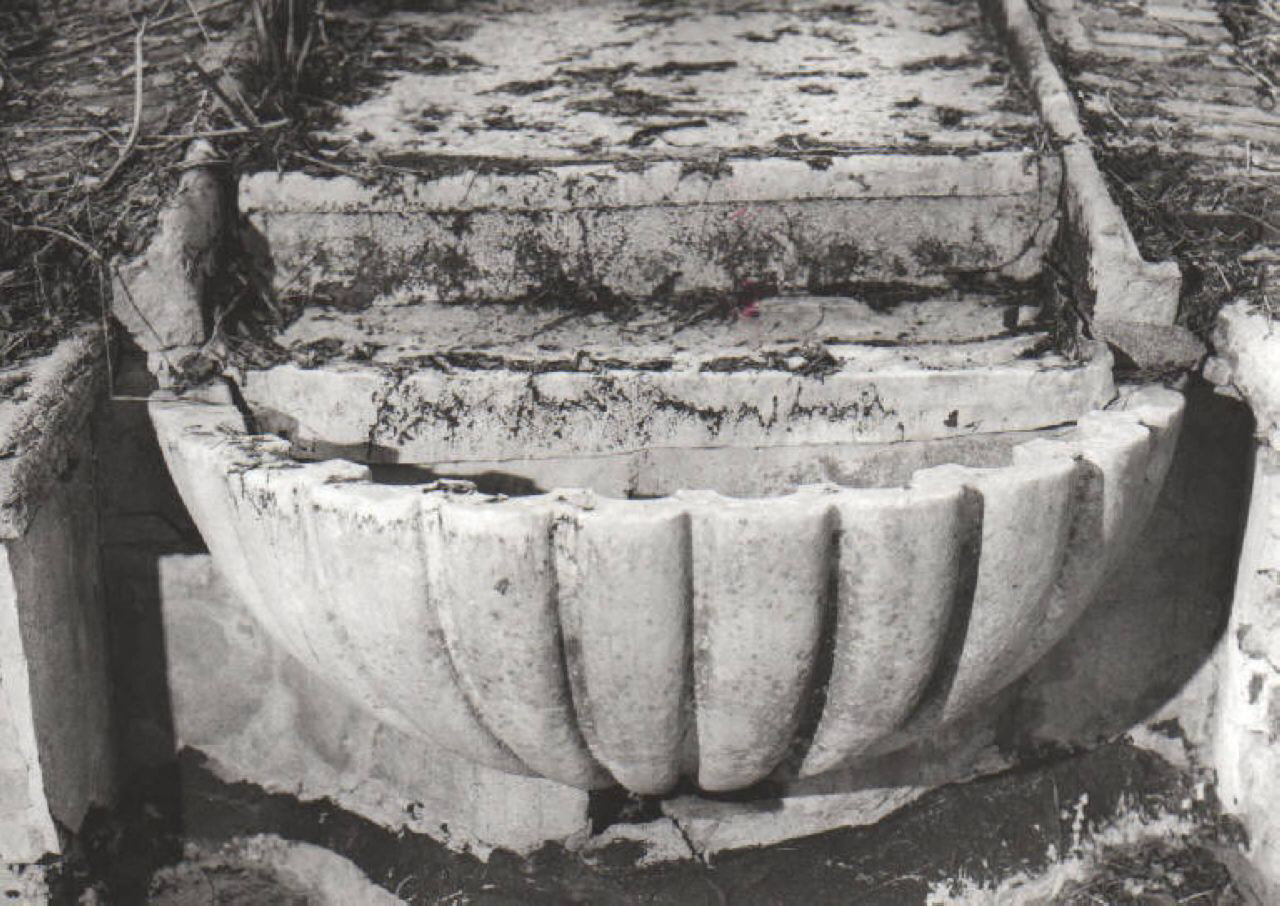 conchiglia (vasca di fontana, elemento d'insieme) - ambito piemontese (sec. XVII)