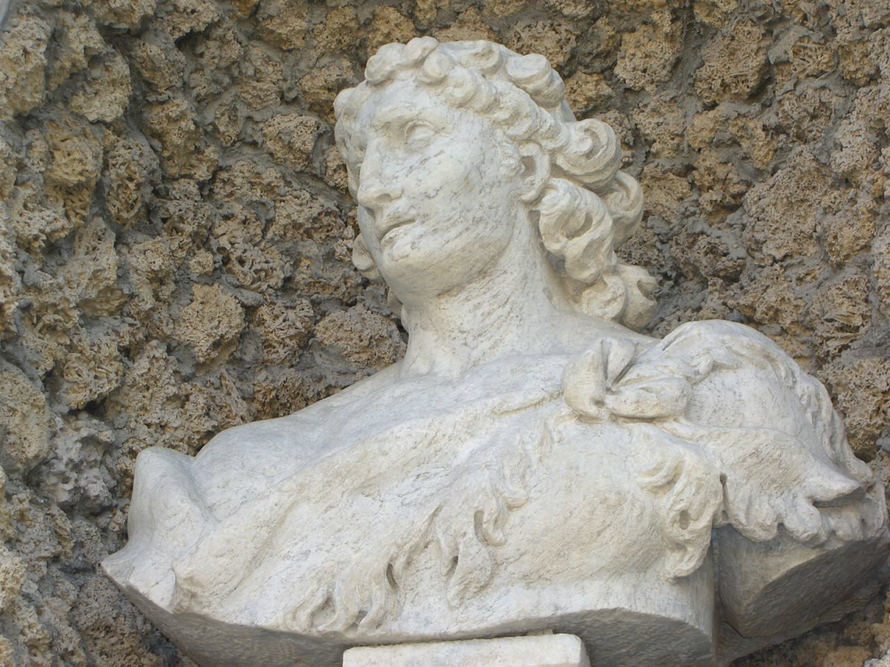busto maschile (busto, elemento d'insieme) di Falconi Bernardo (sec. XVII)