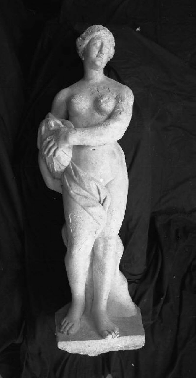 figura allegorica femminile con pesce (statua, elemento d'insieme) di Falconi Bernardo (seconda metà sec. XVII)