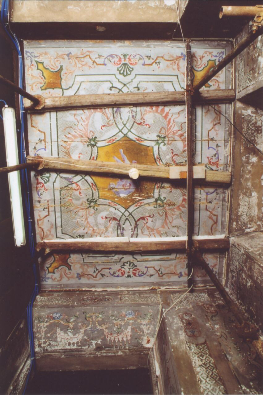 putto con arco (decorazione pittorica, elemento d'insieme) - ambito piemontese (secondo quarto sec. XVIII)