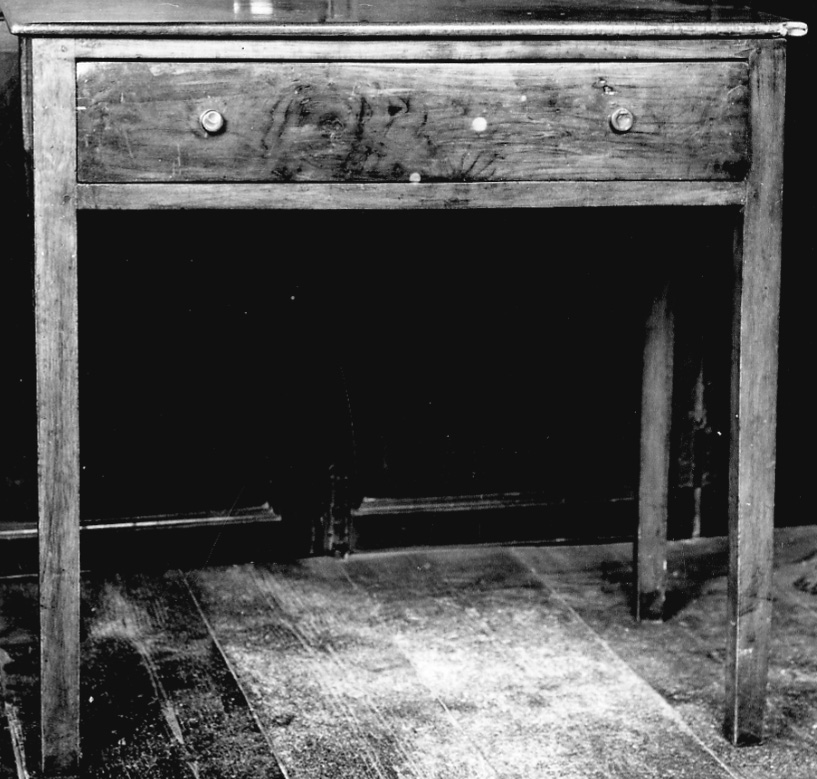 tavolino, opera isolata - bottega astigiana (sec. XIX)