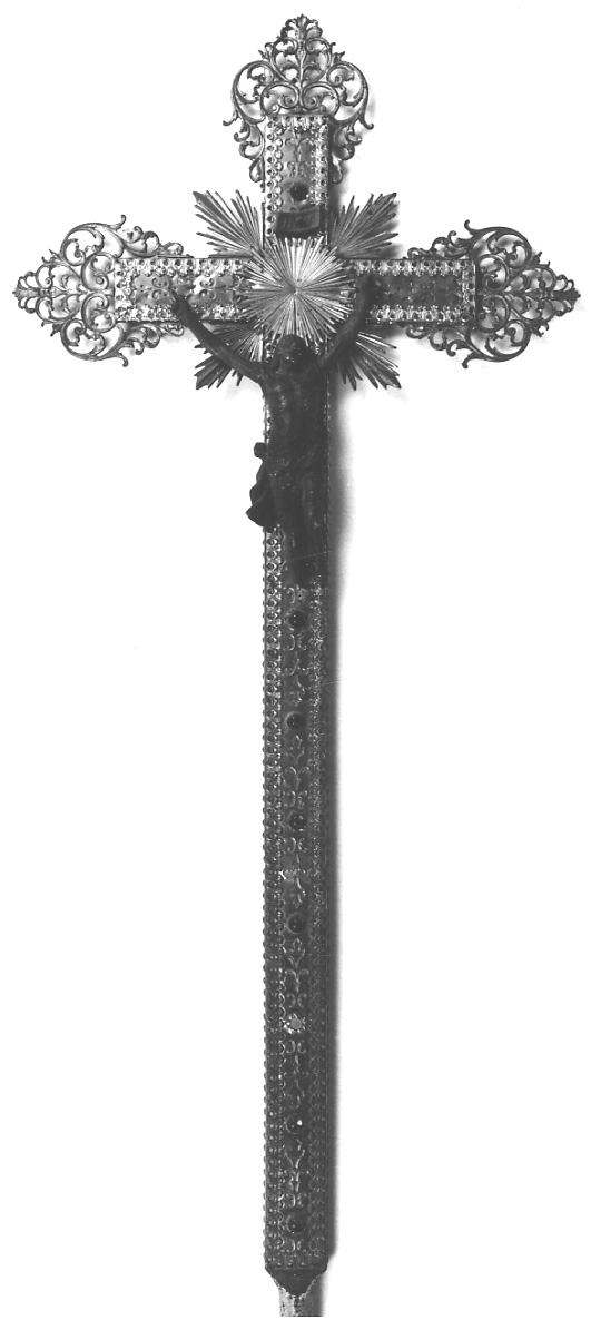 Cristo crocifisso (croce processionale, opera isolata) di Bertarelli Fratelli Ditta (prima metà sec. XX)
