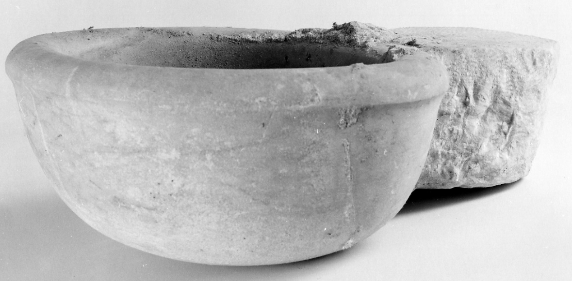 acquasantiera da parete, opera isolata - produzione piemontese (prima metà sec. XX)