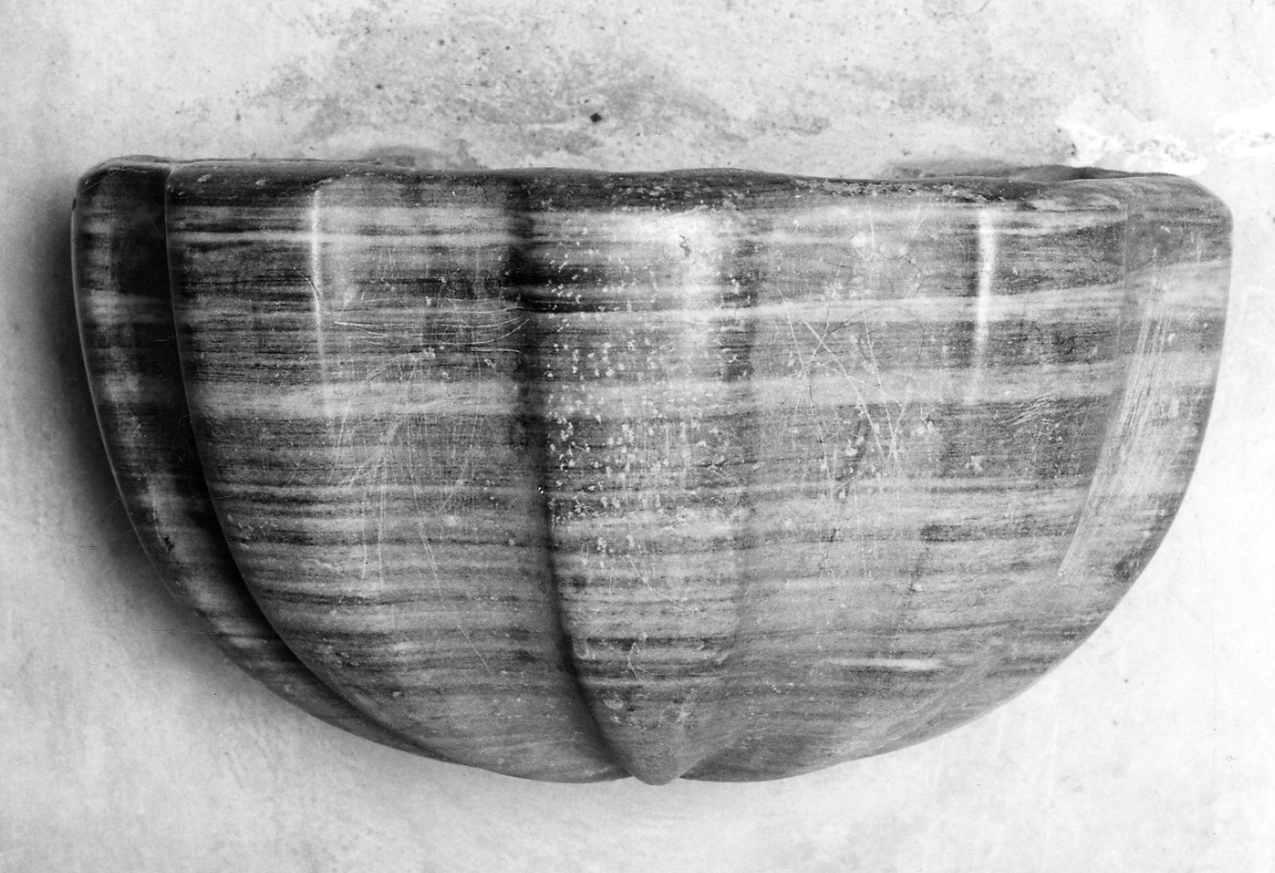 acquasantiera da parete, opera isolata - ambito piemontese (prima metà sec. XVIII)