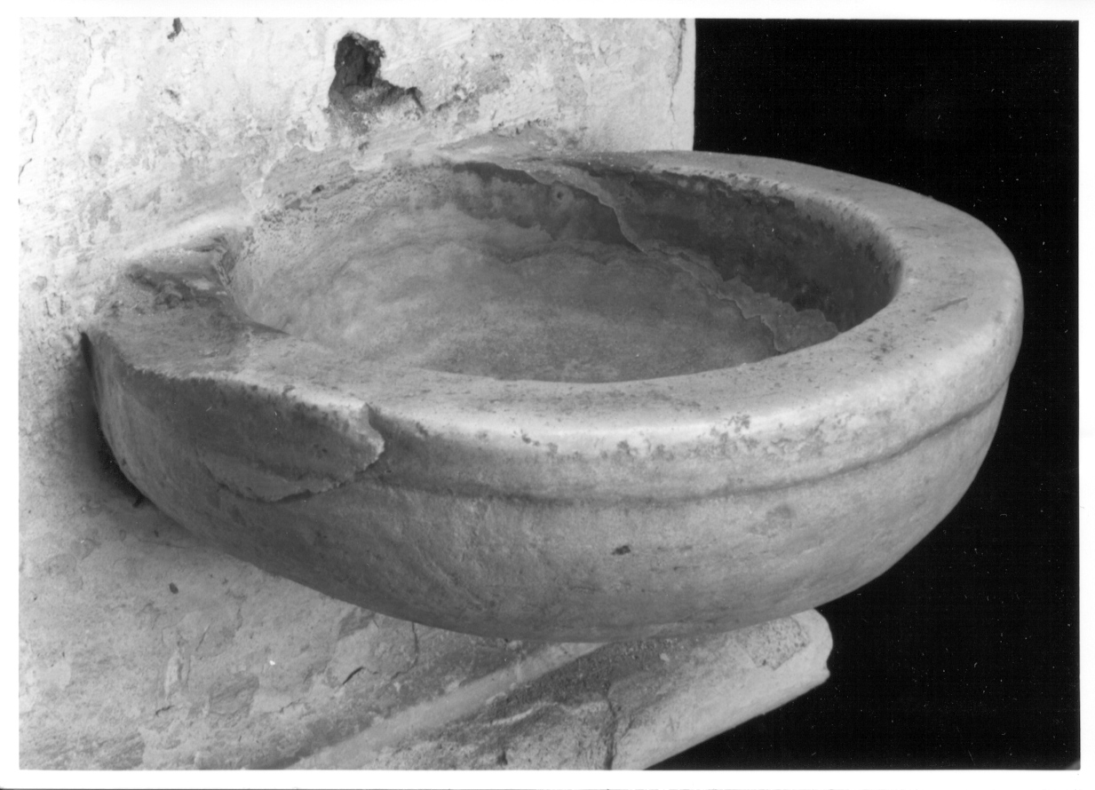 acquasantiera da parete, opera isolata - bottega piemontese (prima metà sec. XVIII)