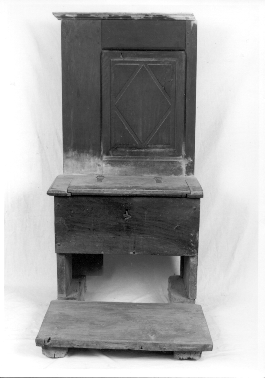 cassapanca, opera isolata - bottega piemontese (secondo quarto, seconda metà sec. XVIII, sec. XIX)