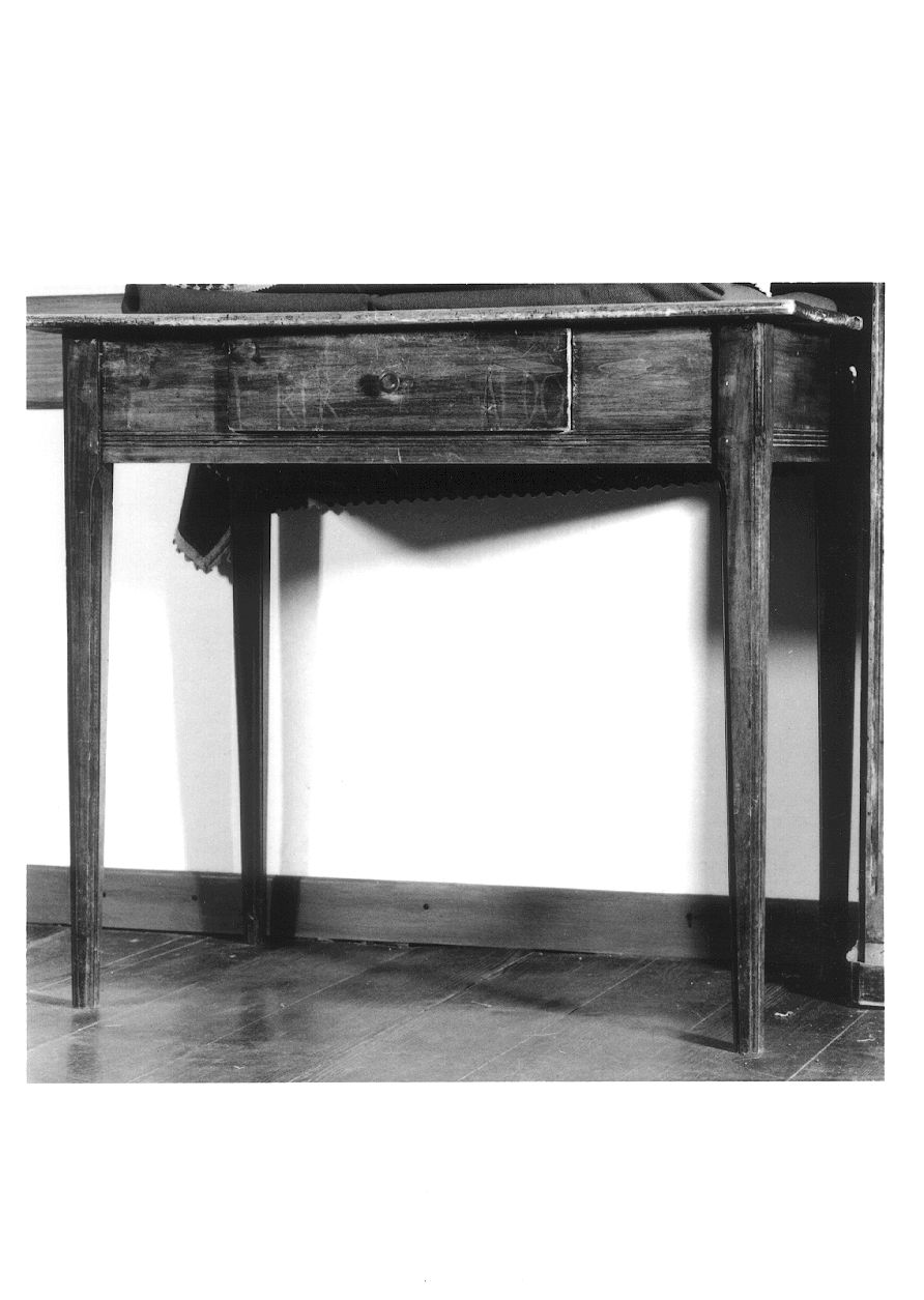 tavolino, opera isolata - bottega piemontese (fine/inizio secc. XIX/ XX)