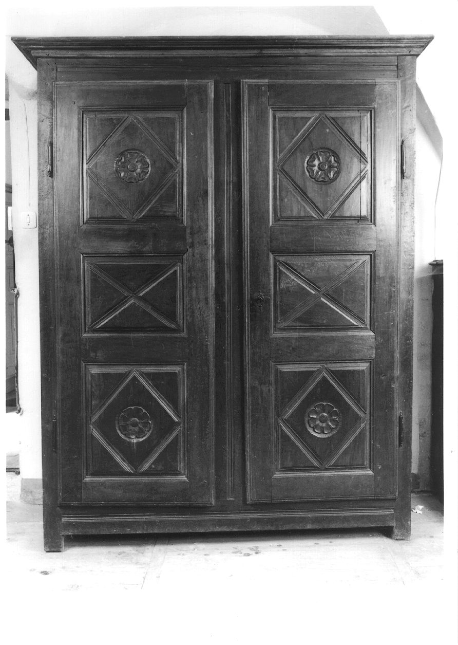 armadio, opera isolata - ambito piemontese (fine/inizio secc. XVIII/ XIX)