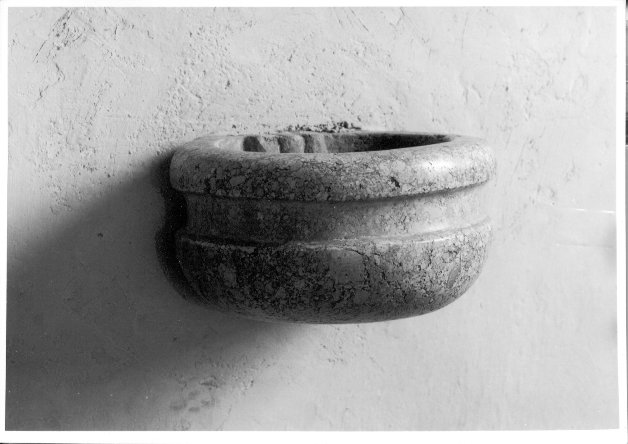 acquasantiera, opera isolata - bottega piemontese (ultimo quarto sec. XVII)