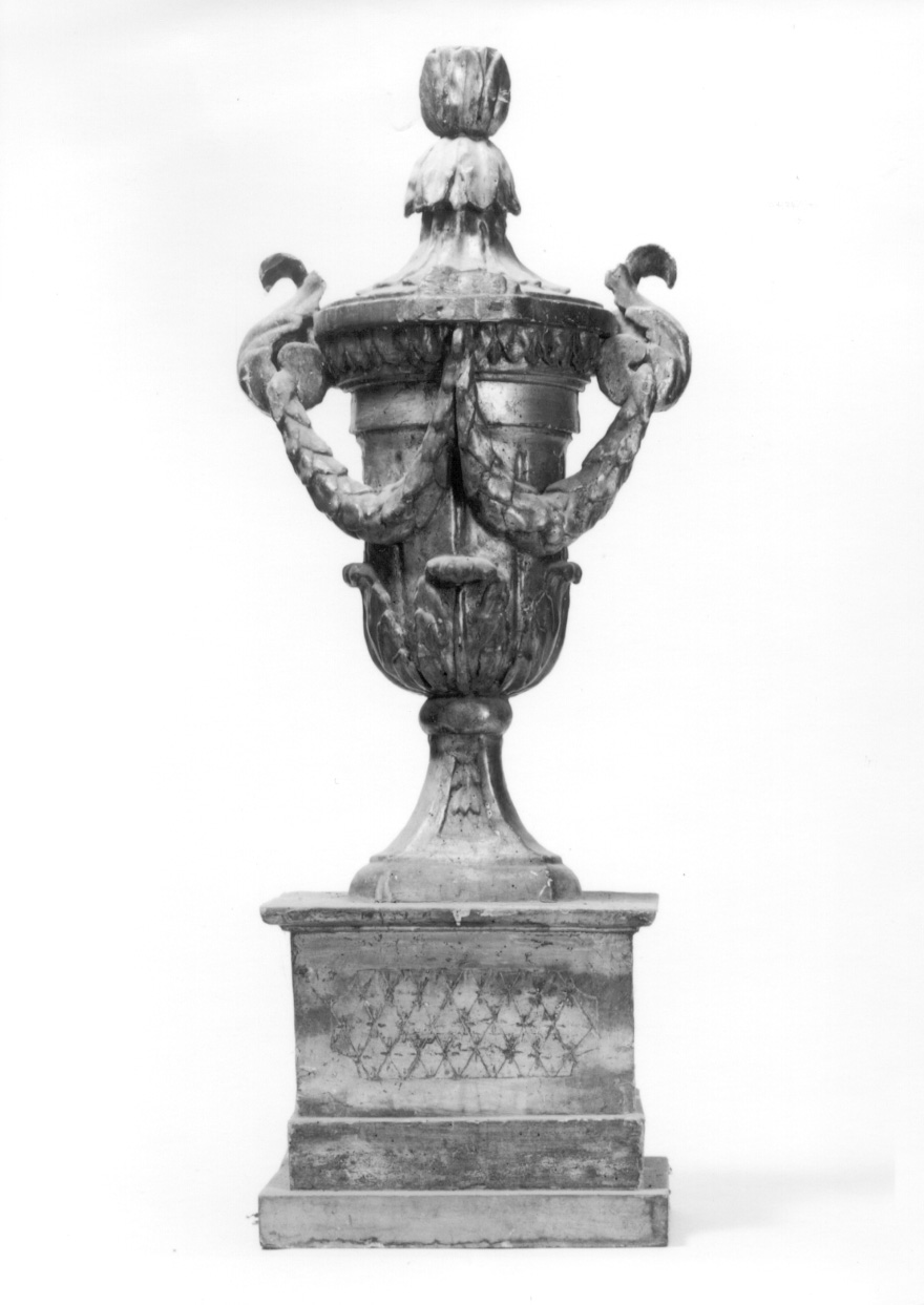 vaso d'altare, serie - bottega piemontese (fine/inizio secc. XVIII/ XIX)