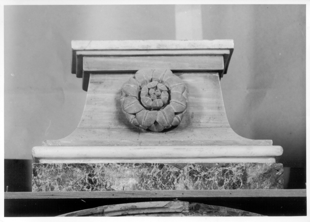 base per croce, opera isolata - ambito piemontese (terzo quarto sec. XVIII)