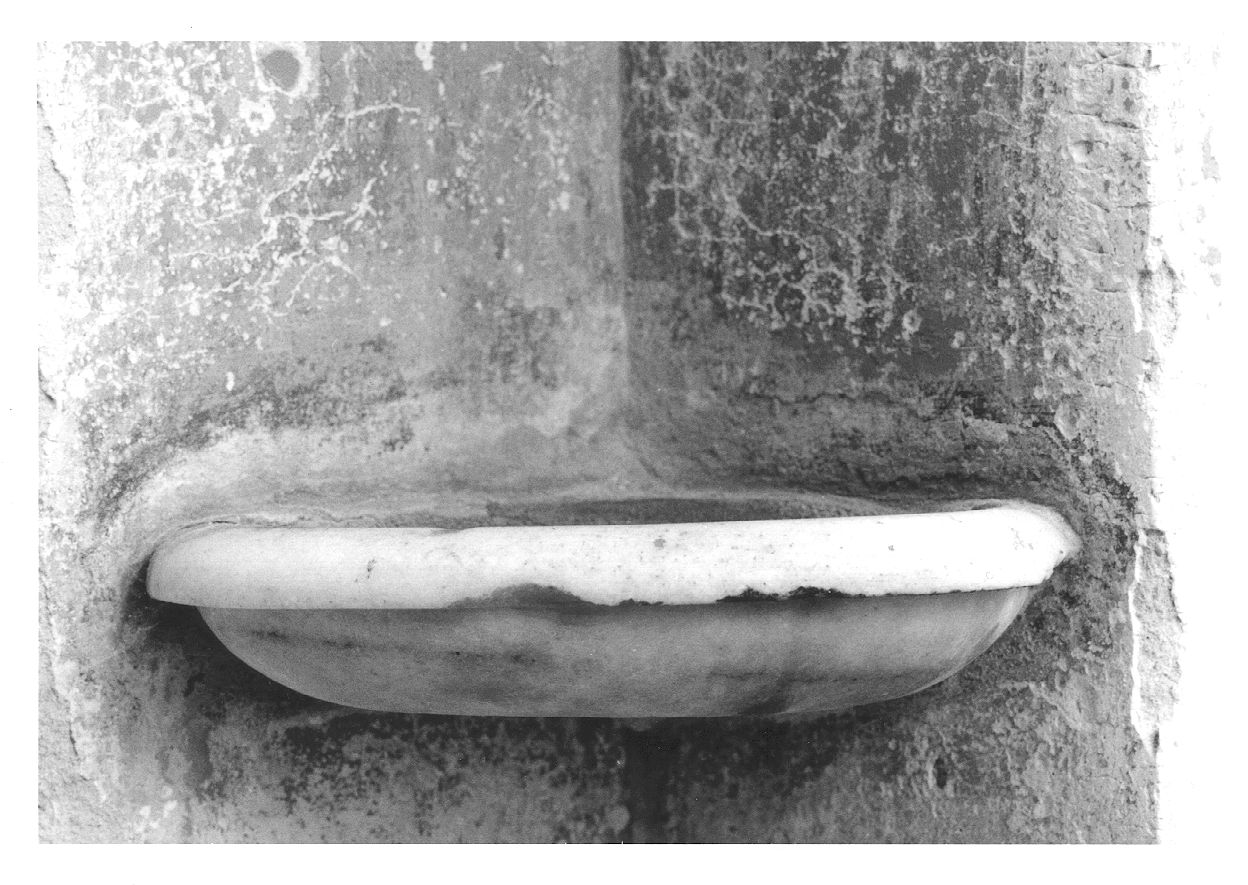 acquasantiera da parete, opera isolata - bottega piemontese (seconda metà sec. XVIII)