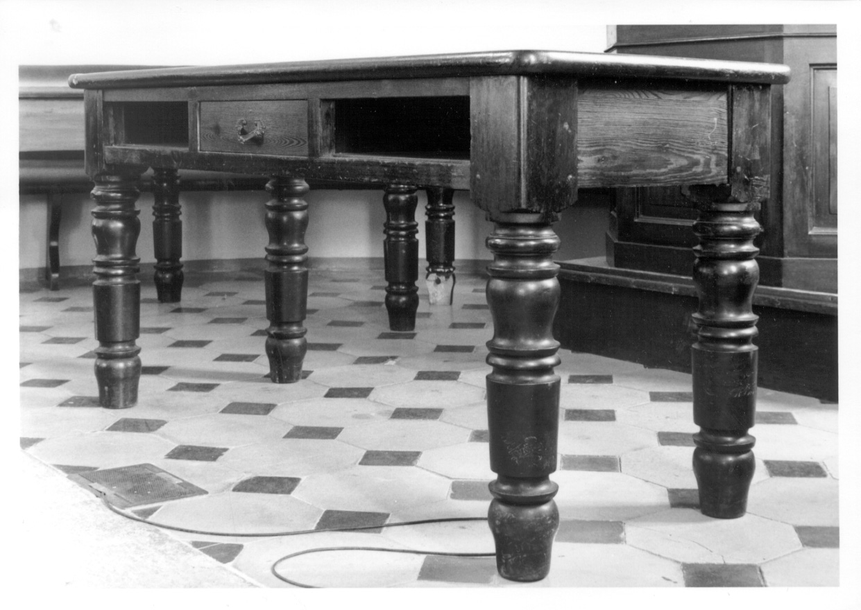 tavolo, opera isolata - ambito piemontese (ultimo quarto sec. XIX)