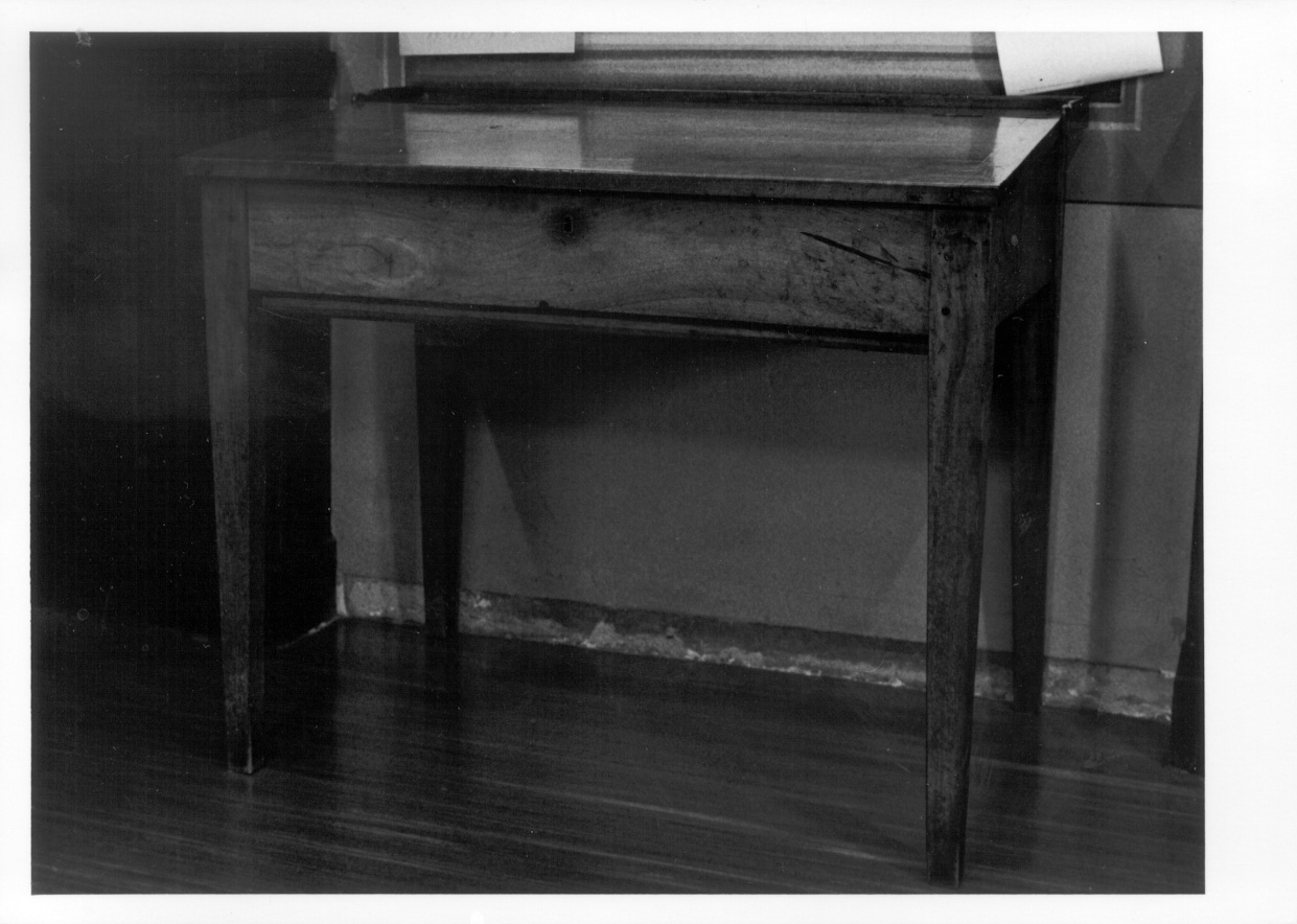 scrivania, opera isolata - ambito piemontese (metà sec. XIX)