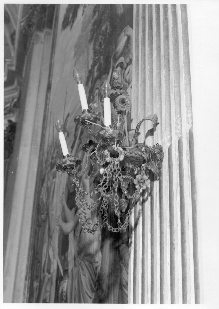 motivi decorativi vegetali (lampada - a muro, serie) - ambito veneziano (secondo quarto sec. XX)