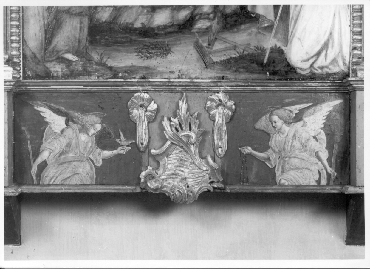 angeli con oggetti liturgici (predella, opera isolata) di Oldoni Boniforte (ultimo quarto sec. XVI)