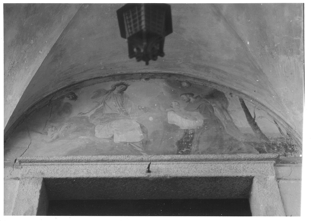 San Francesco d'Assisi riceve Gesù Bambino dalla Madonna (lunetta) - ambito novarese (sec. XIX)