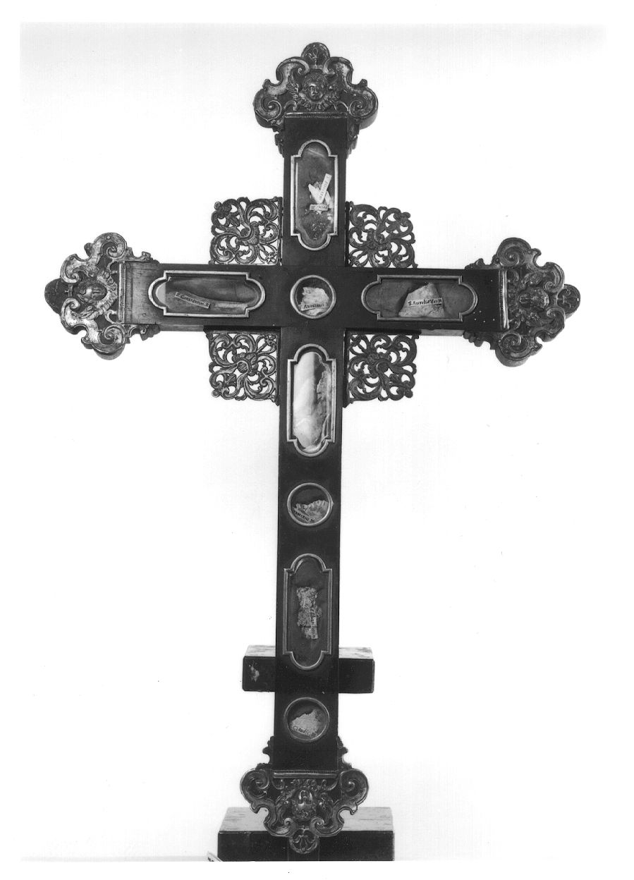 reliquiario - a croce, opera isolata - ambito novarese (prima metà sec. XVII)