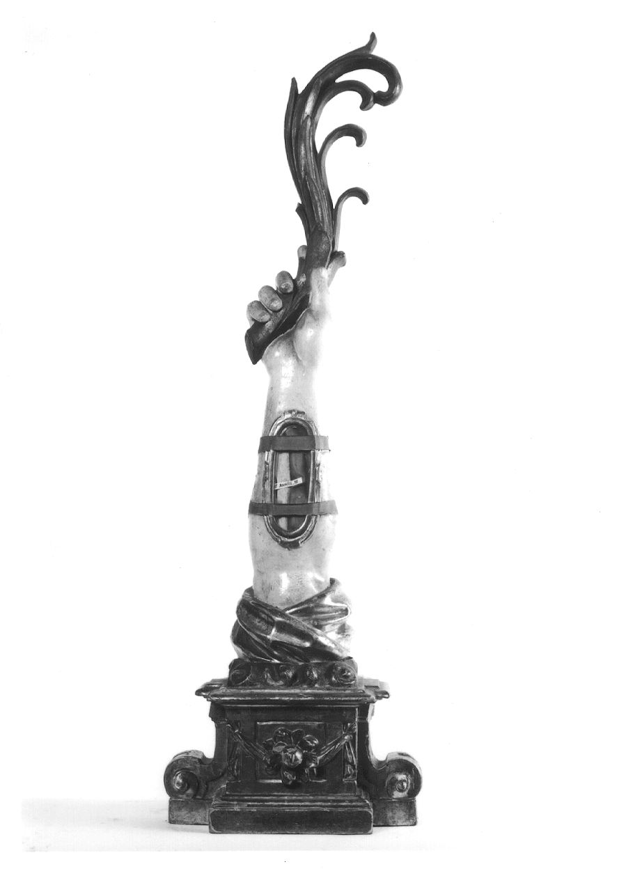 reliquiario antropomorfo - a braccio, serie - bottega piemontese (fine/inizio secc. XVII/ XVIII)