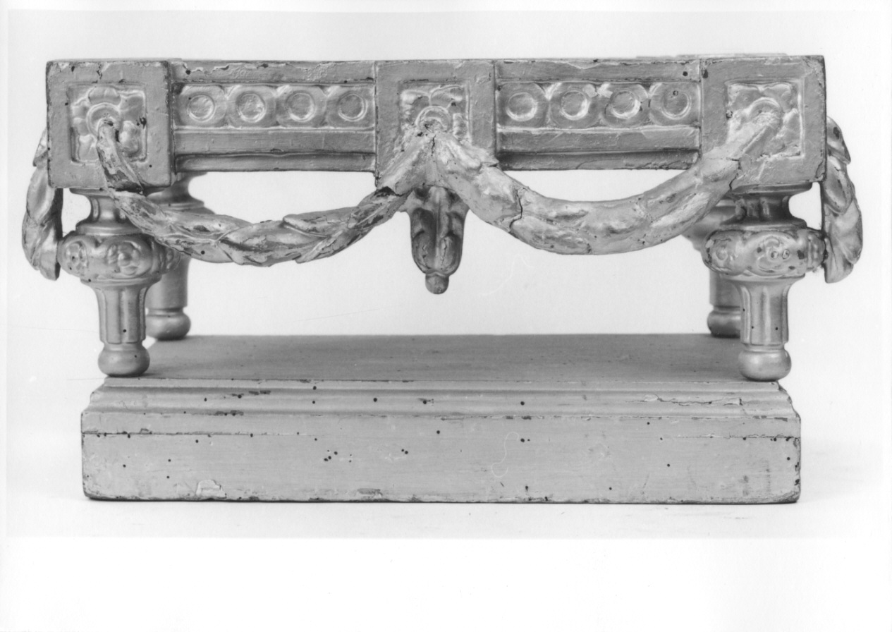 base per reliquiario, serie - ambito piemontese (fine/inizio secc. XVIII/ XIX)