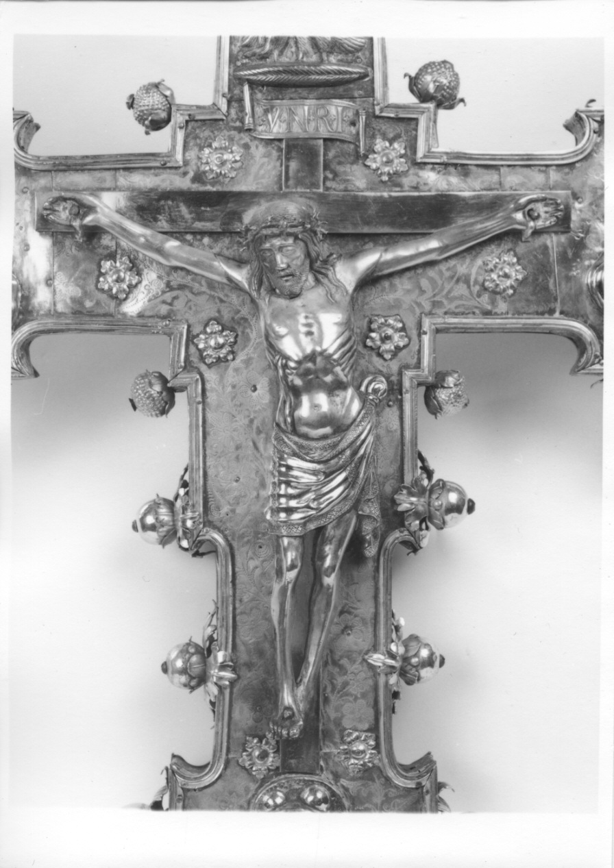Cristo crocifisso (scultura, elemento d'insieme) di De Ferraris Francesco, De Curte Damiano (inizio sec. XVI)