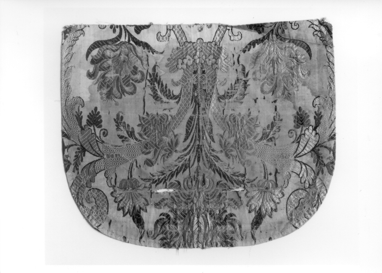 cappuccio di piviale, elemento d'insieme - manifattura italiana (terzo quarto sec. XVII)