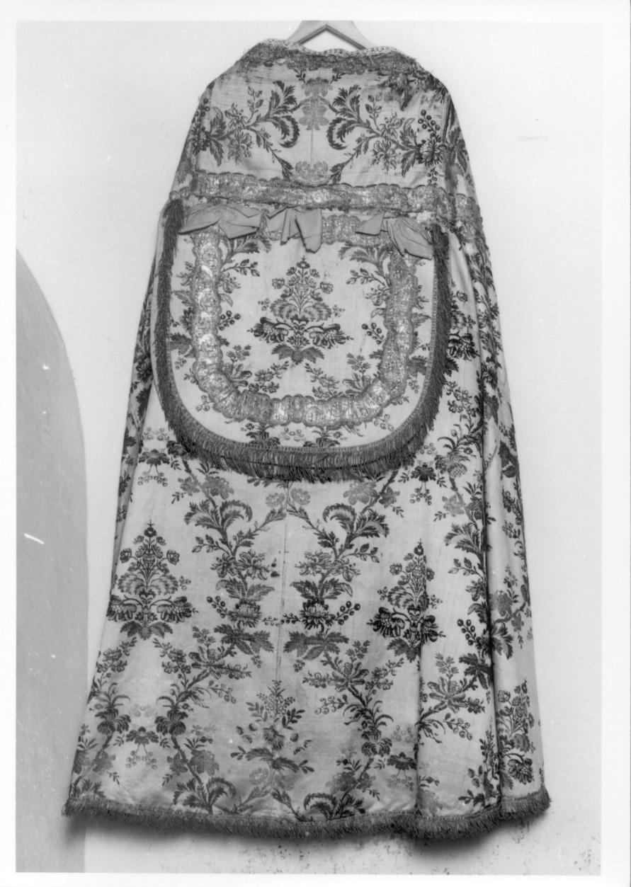 piviale, elemento d'insieme - manifattura italiana (secondo quarto sec. XVIII)