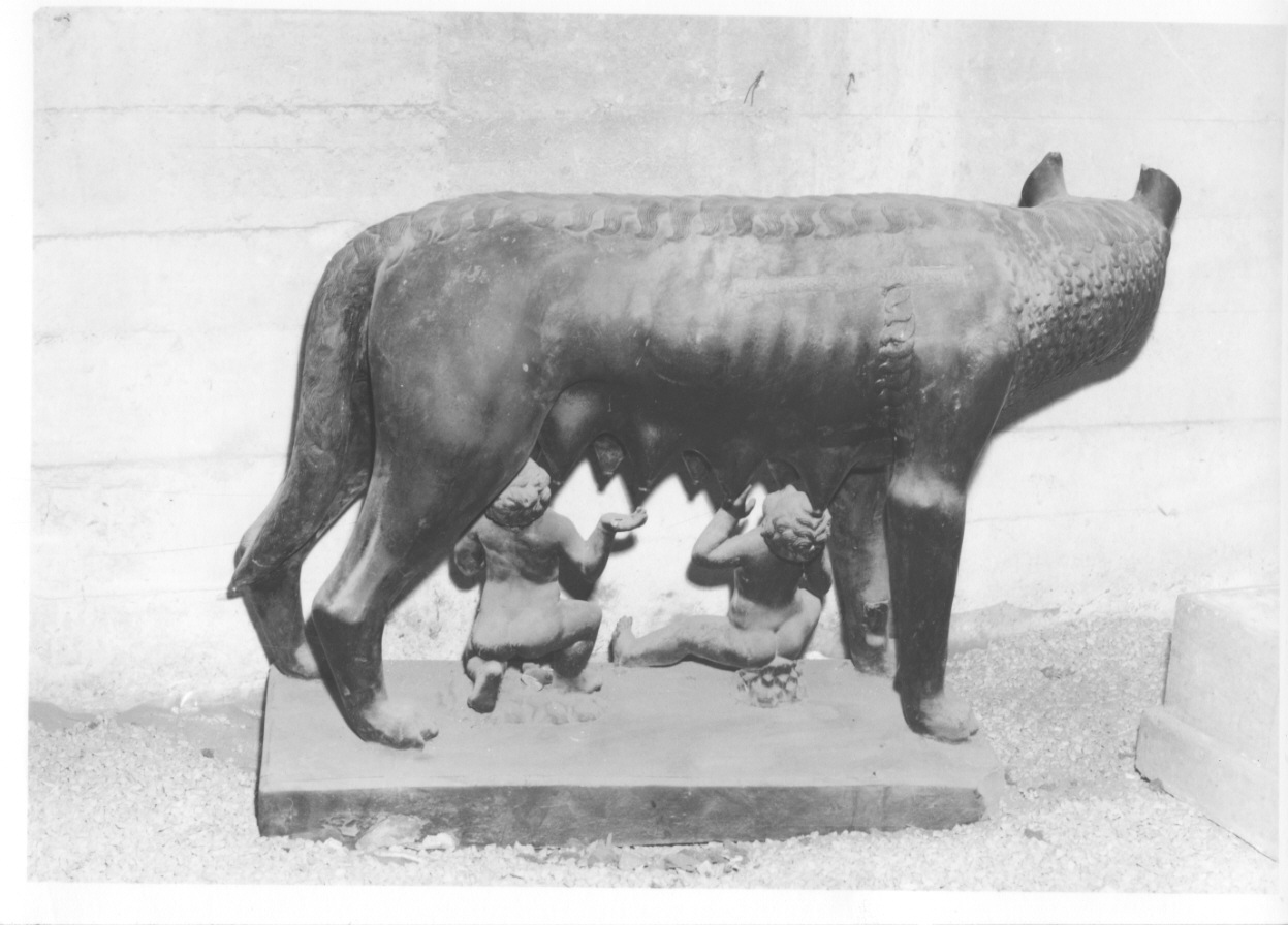 Romolo e Remo allattati dalla lupa (gruppo scultoreo, opera isolata) - ambito romano (?) (seconda metà sec. XIX)
