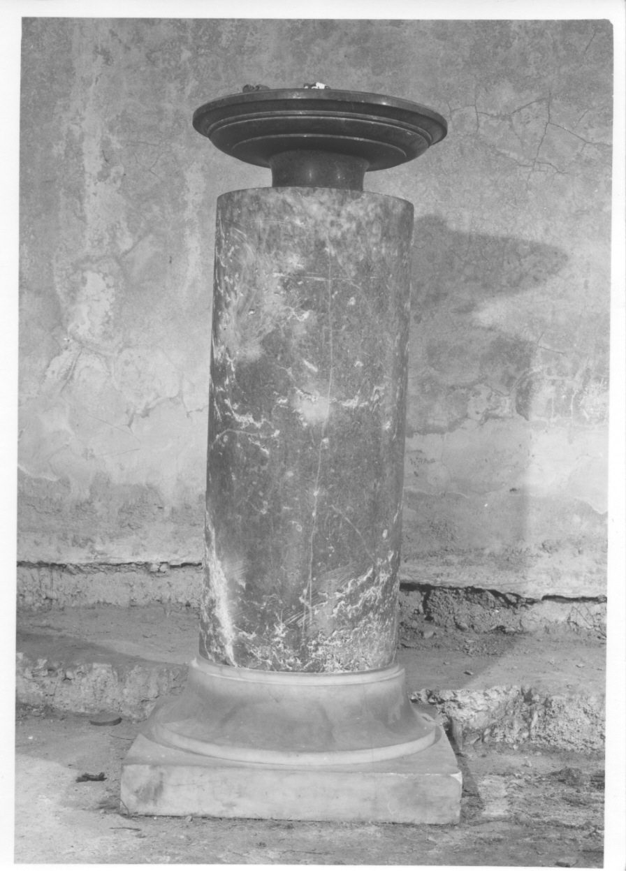 base di scultura, elemento d'insieme - produzione Italia centrale (seconda metà sec. XIX)