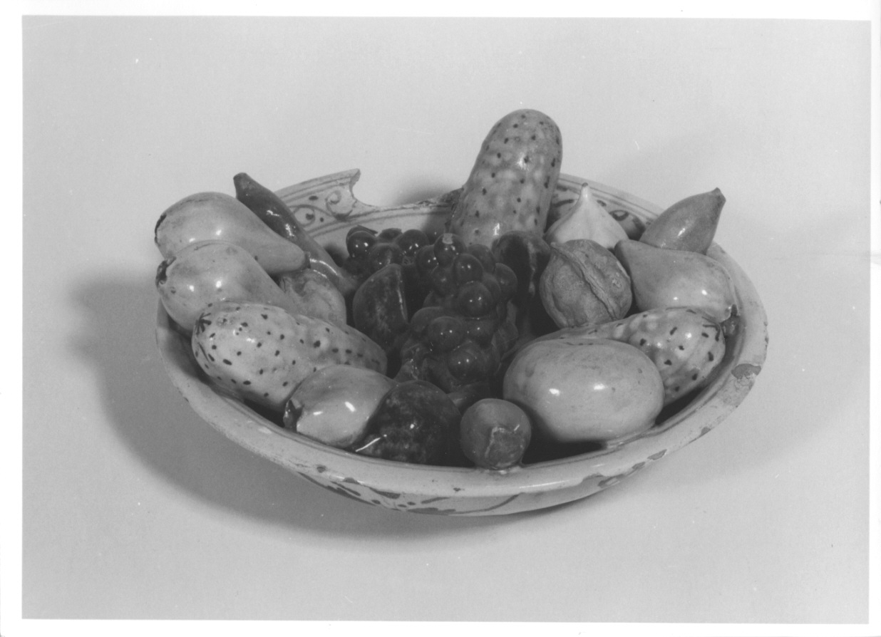 natura morta con frutta (gruppo scultoreo, opera isolata) - manifattura faentina (seconda metà sec. XVI)