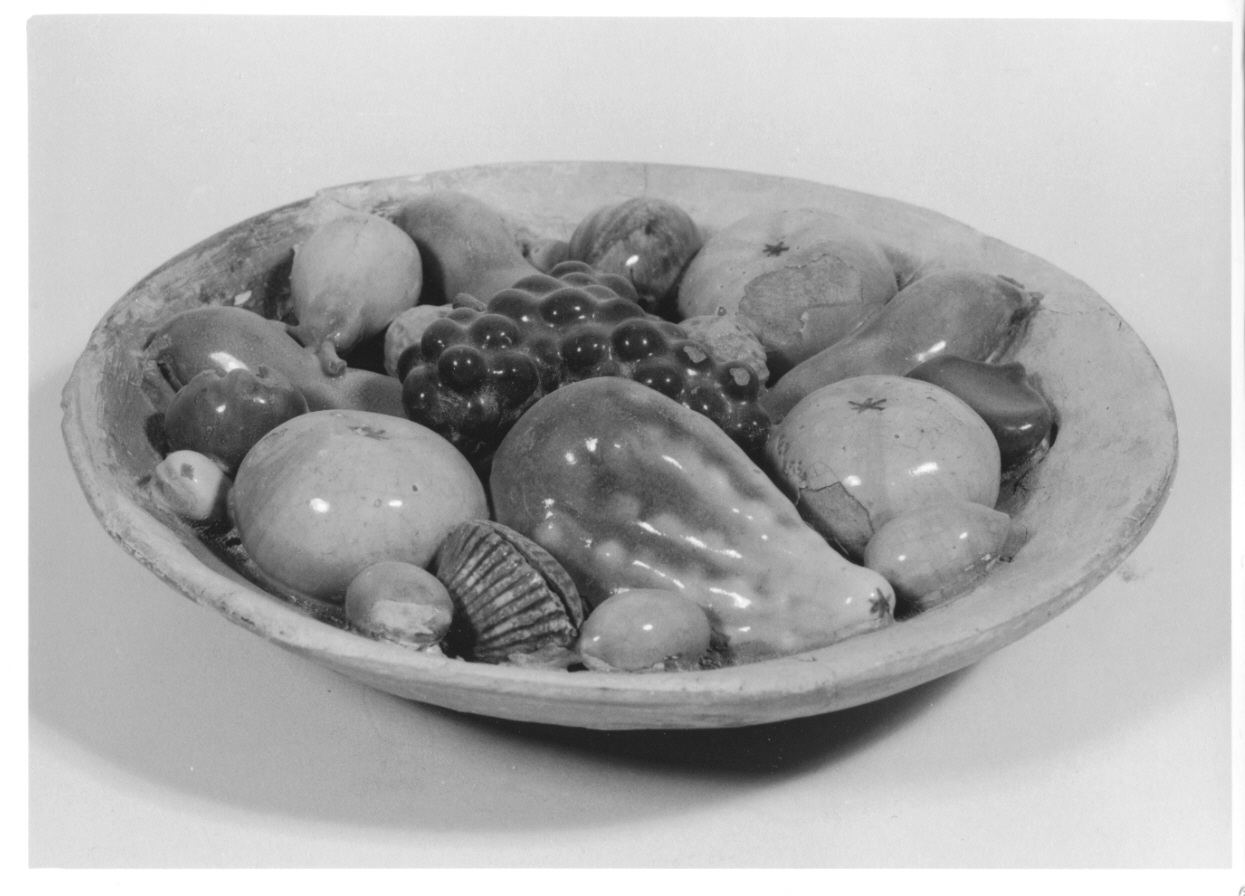 natura morta con frutta (gruppo scultoreo, opera isolata) - manifattura faentina (seconda metà sec. XVI)
