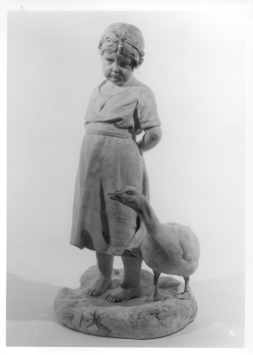 bambina con oca (scultura, opera isolata) di Finzelberg Lilli - bottega di Monaco di Baviera (fine sec. XIX)