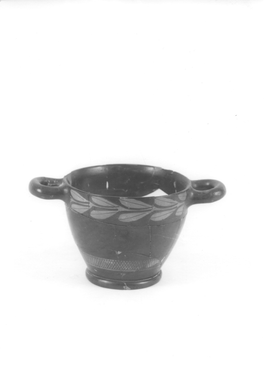 motivi decorativi geometrici e vegetali (coppetta, opera isolata) - produzione campana (?) (metà sec. XIX)