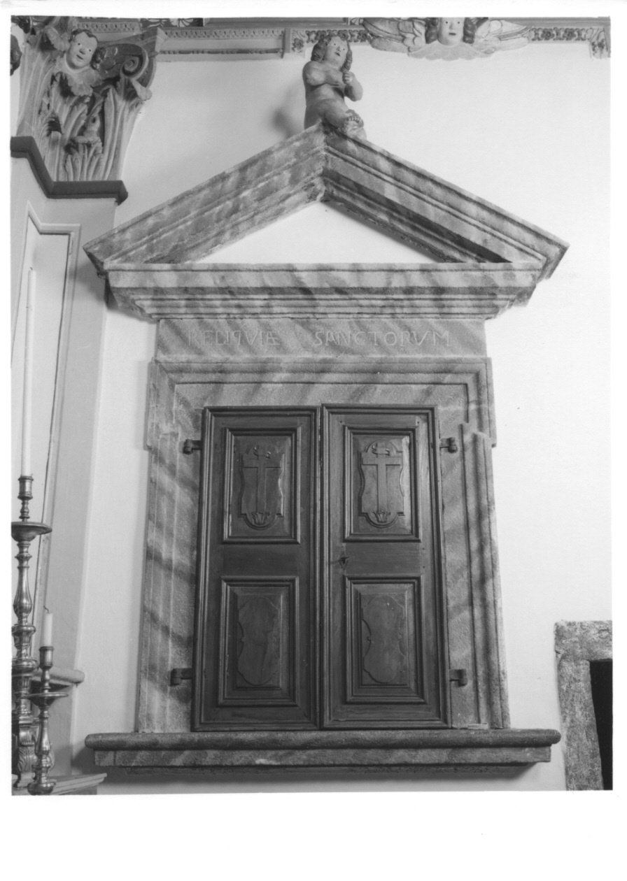 croce (armadio - a muro, opera isolata) - bottega della Val Formazza (prima metà sec. XVIII)