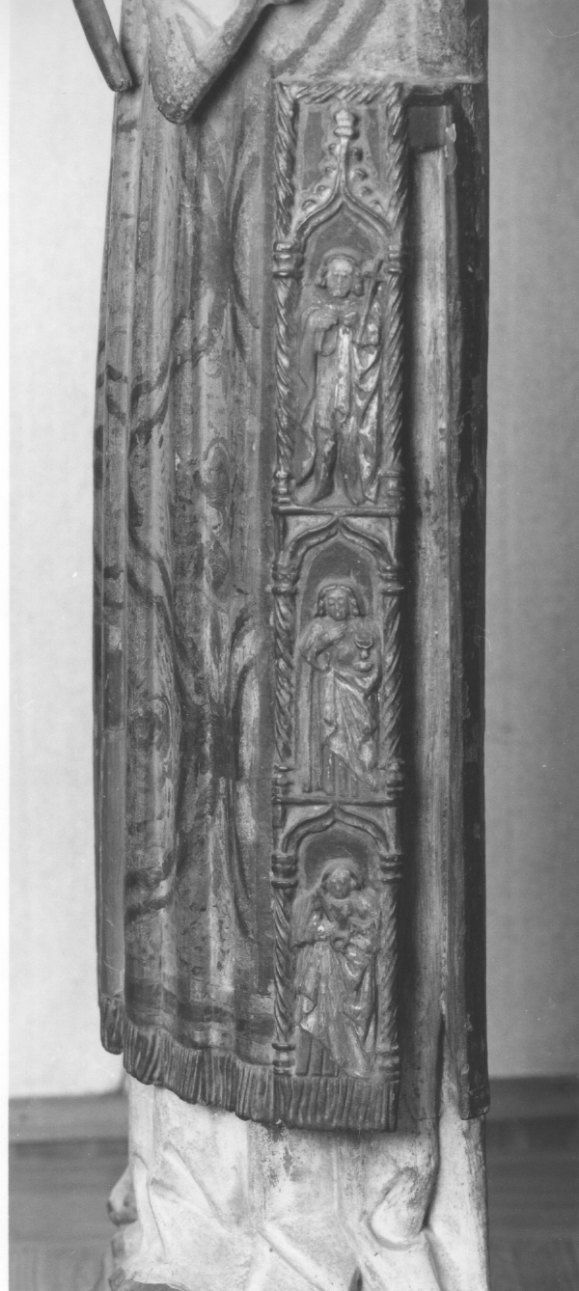 Santo (decorazione plastica, elemento d'insieme) di Maestro della Messa di San Gregorio di Chateau Beaulard (bottega) (primo quarto sec. XVI)