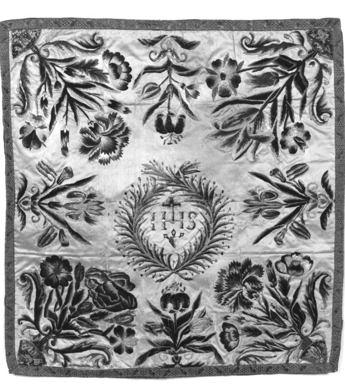 monogramma cristologico (velo di calice) - manifattura italiana (metà, prima metà sec. XVIII, sec. XIX)