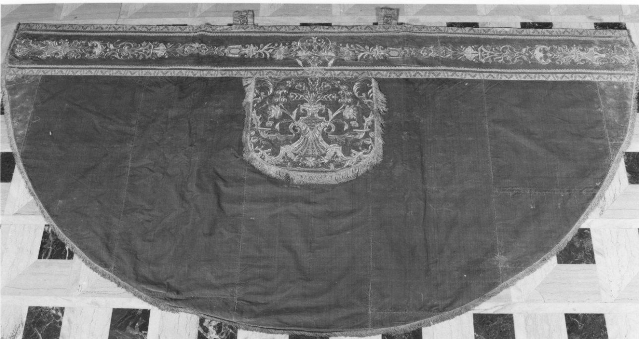 piviale, elemento d'insieme - manifattura piemontese (terzo quarto sec. XVIII)