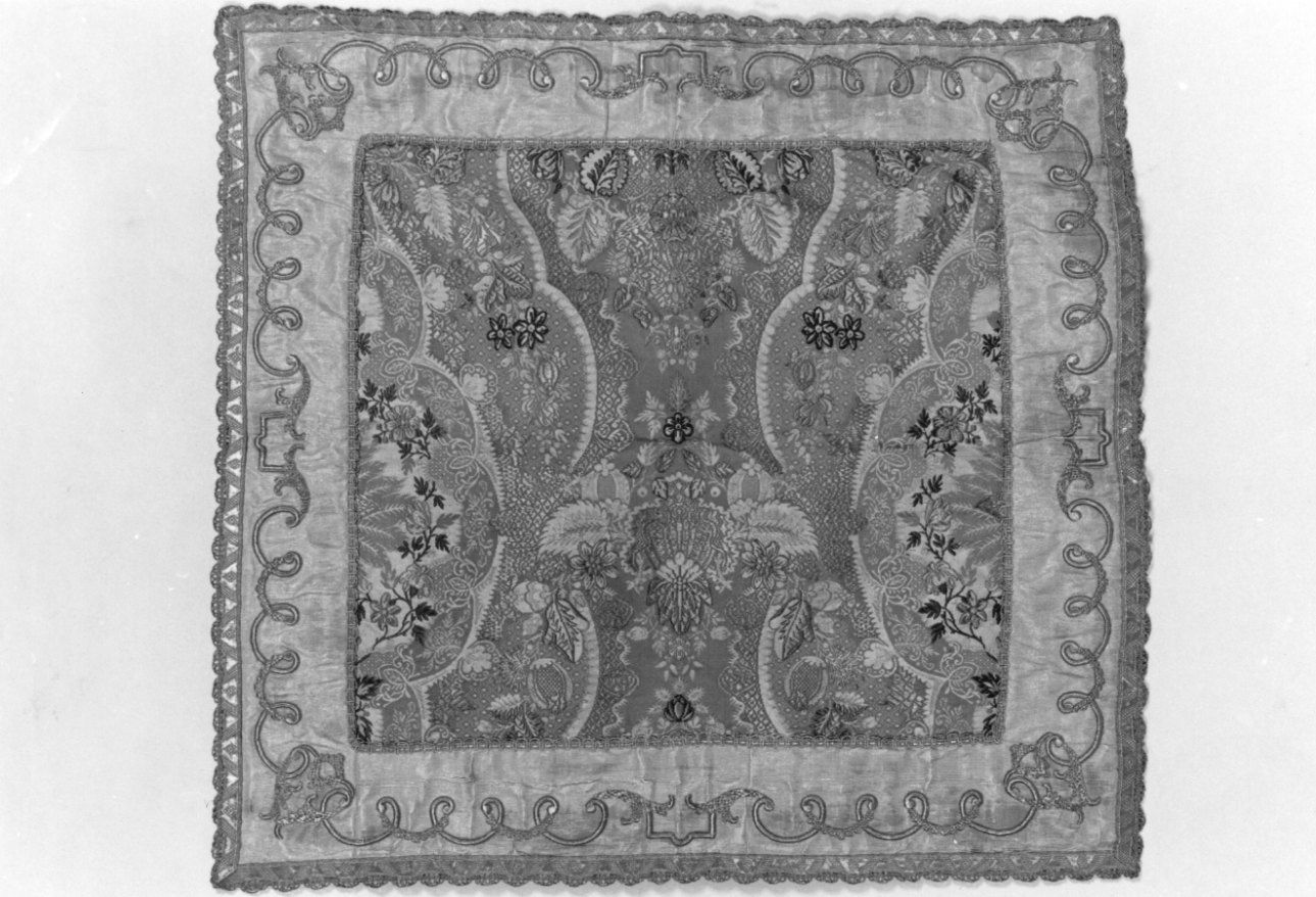 borsa del corporale, elemento d'insieme - manifattura italiana (primo quarto, ultimo quarto sec. XVIII, sec. XVIII)