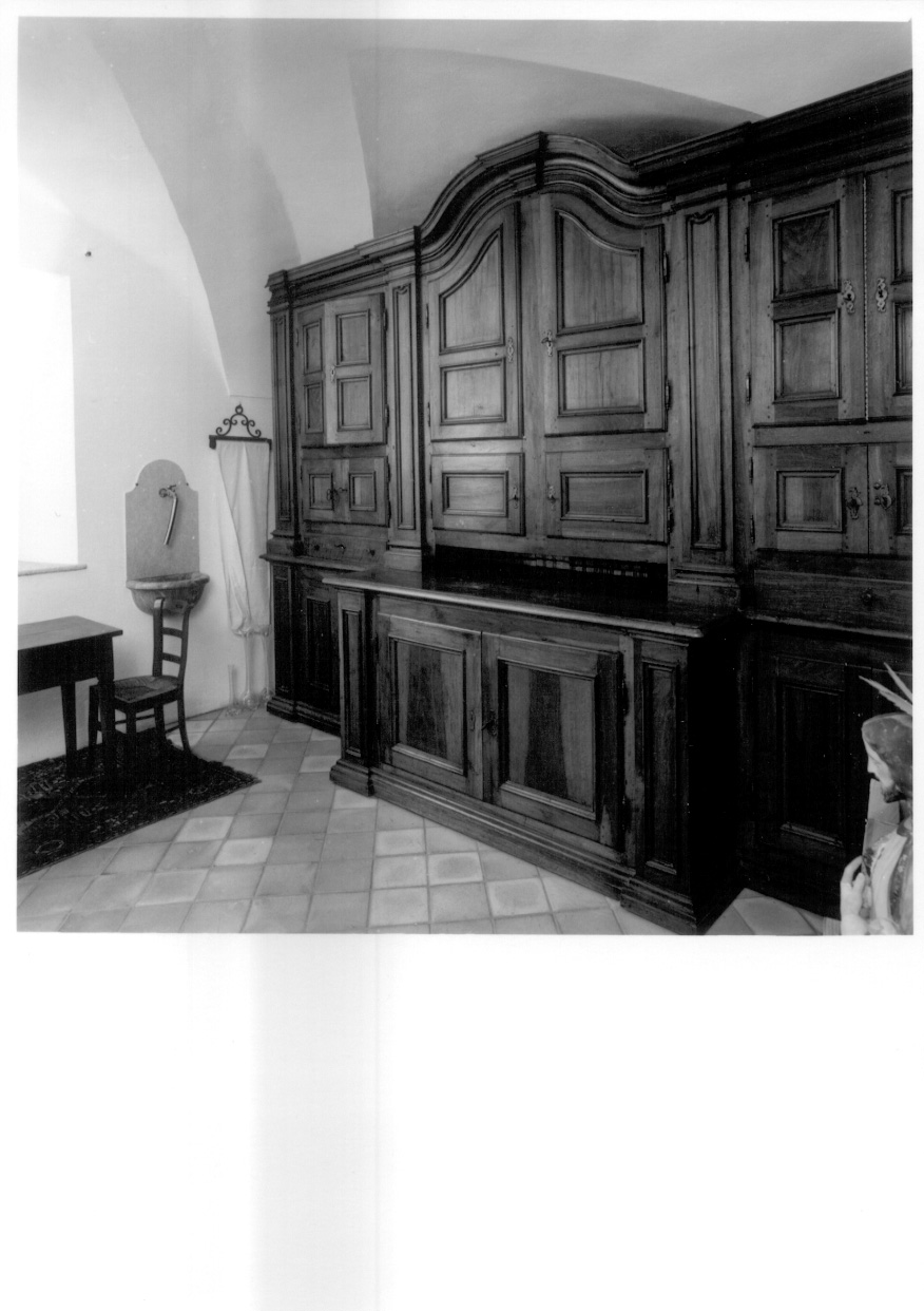 armadio da sacrestia, opera isolata - ambito piemontese (prima metà sec. XVIII)