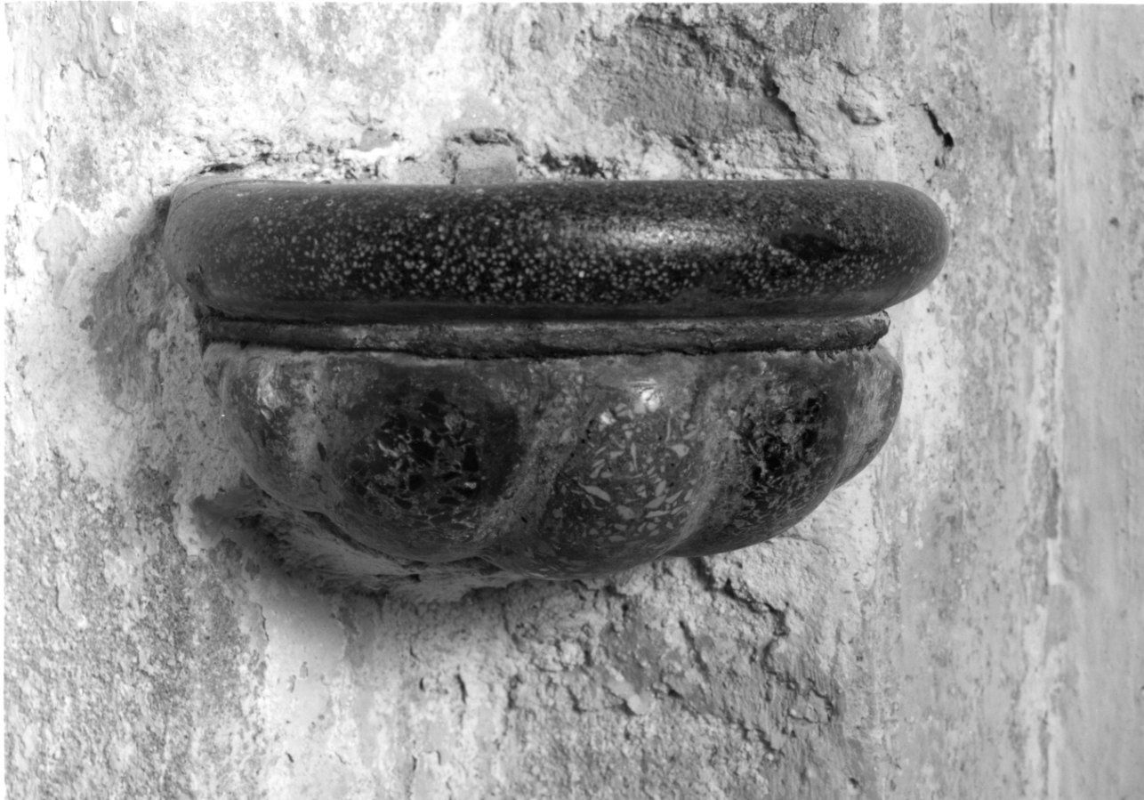 acquasantiera pensile, opera isolata - ambito astigiano (sec. XVIII)