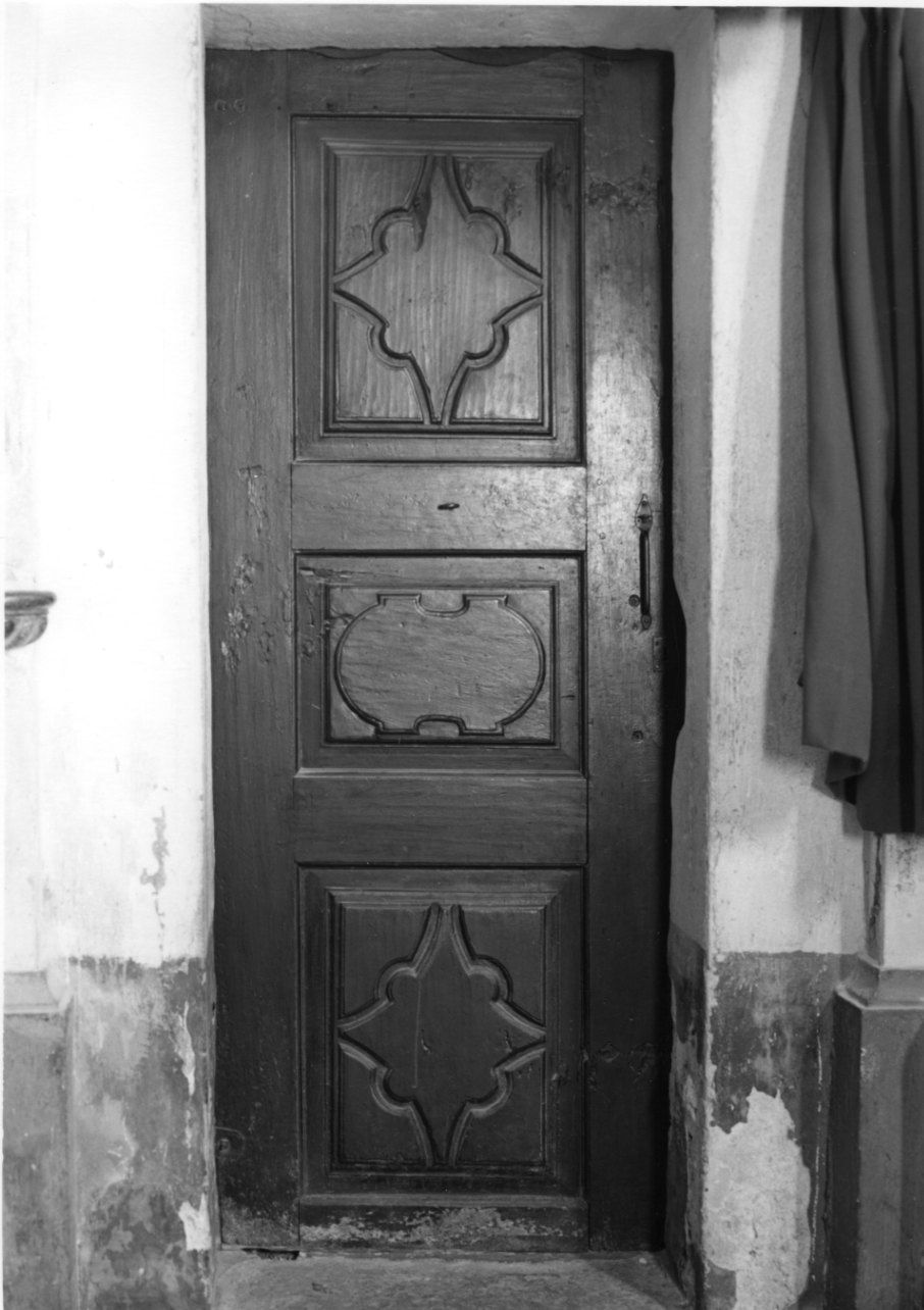 porta - ad un battente, opera isolata - ambito astigiano (prima metà sec. XVIII)