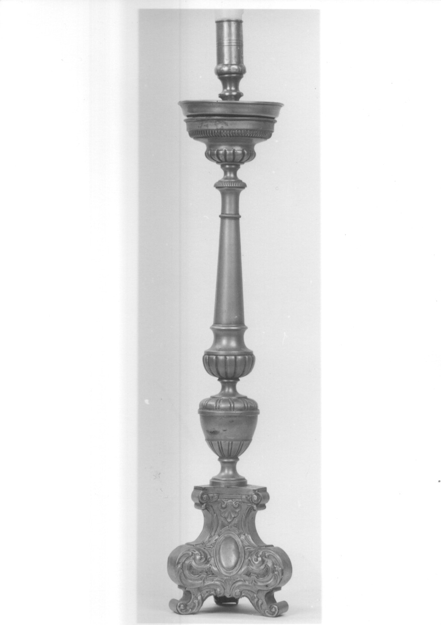 candeliere d'altare, serie - ambito italiano (primo quarto sec. XX)