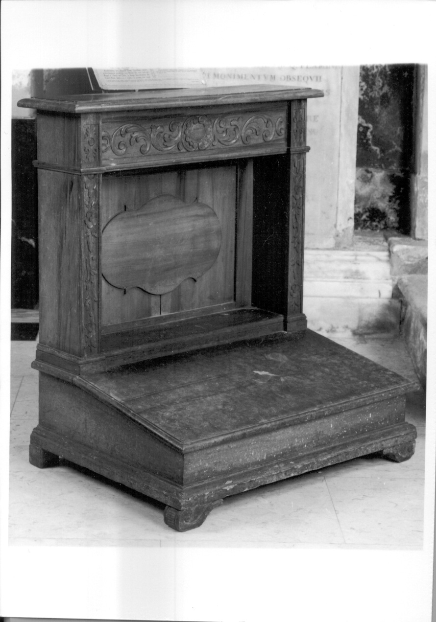 inginocchiatoio, opera isolata - ambito piemontese (ultimo quarto sec. XIX)