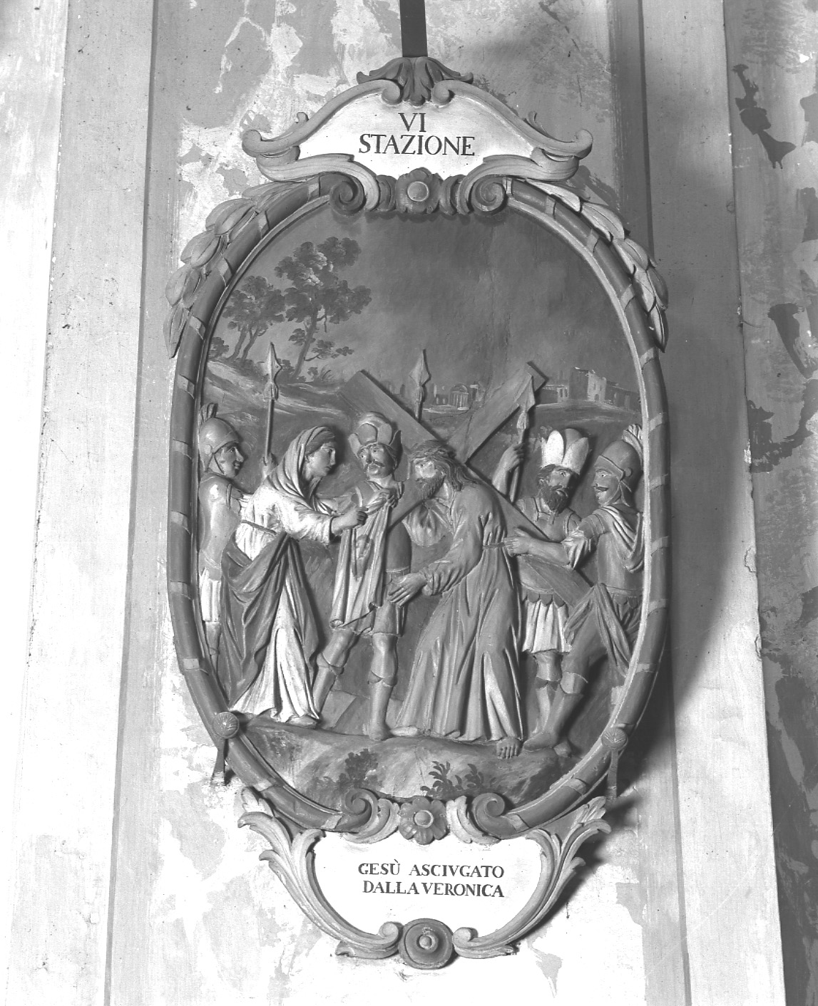 Gesù asciugato dalla Veronica, stazione VI: Gesù asciugato dalla Veronica (rilievo, elemento d'insieme) - ambito ligure (ultimo quarto sec. XVIII)