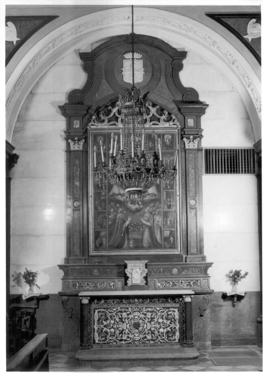 stemma gentilizio (altare, insieme) di Rizzi Stefano (primo quarto sec. XX)